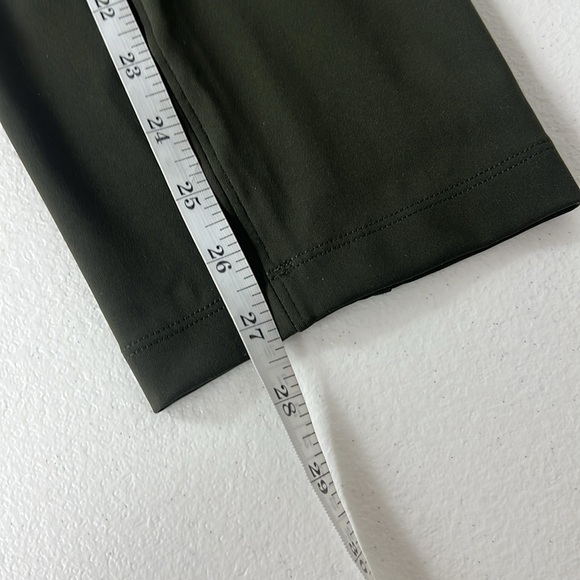 Lululemon On The Fly Pant Size 6 Dark Olive Athleisure Workout EUC - Picture 10 of 10